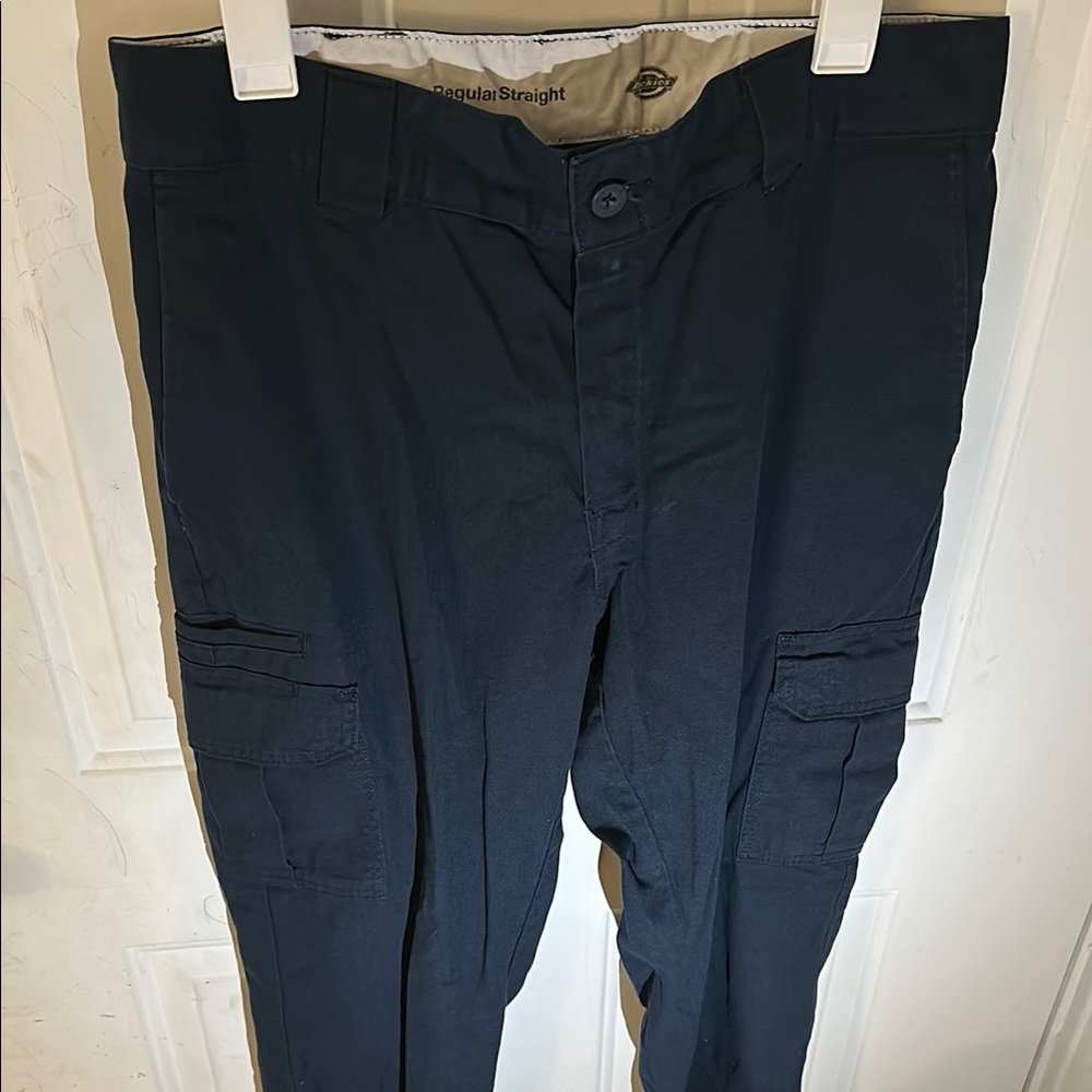 Dickies Men's Navy Cargo Pants.
Like new.. wore twice